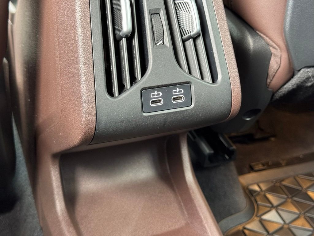Used 2025 White BMW M35i image 18