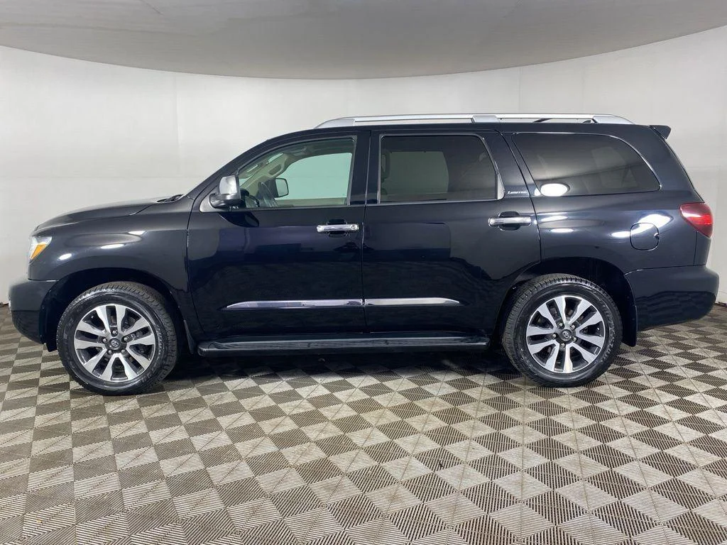 Used 2018 Midnight Black Metallic Toyota Limited image 4