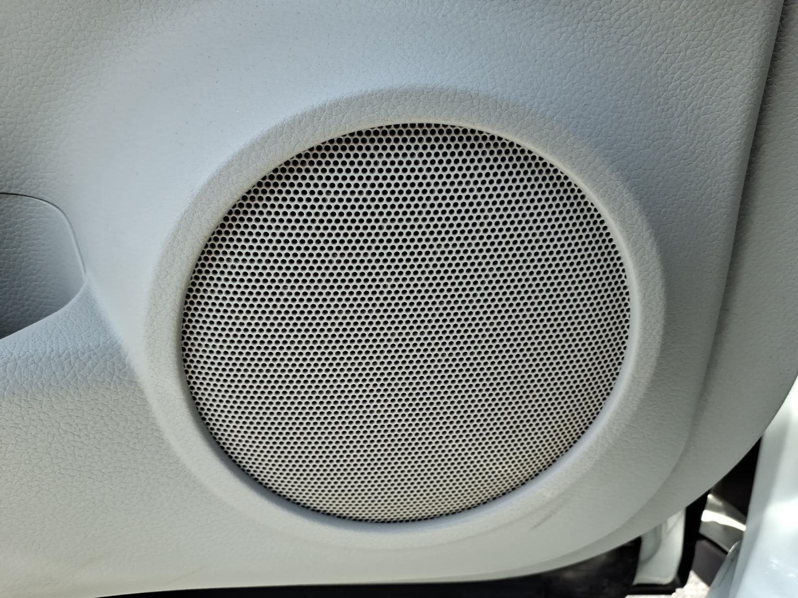 Used 2022 Pearl White Tricoat Nissan SL image 7