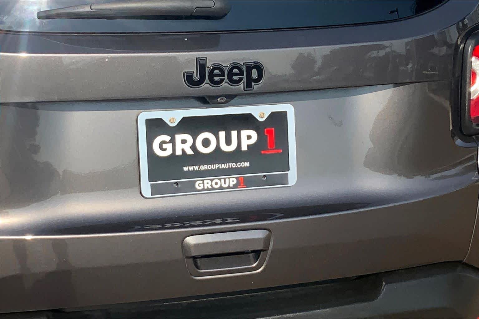 Used 2018 Granite Crystal Metallic Clearcoat Jeep Altitude image 31