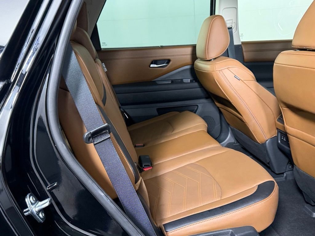 Certified Used 2025 Black Nissan Platinum image 28