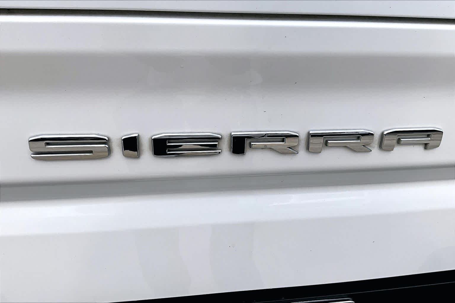 Used 2020 White Frost Tricoat GMC SLT image 31