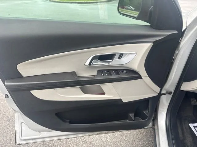 Used 2017 SILVER ICE METALLIC Chevrolet LS image 13