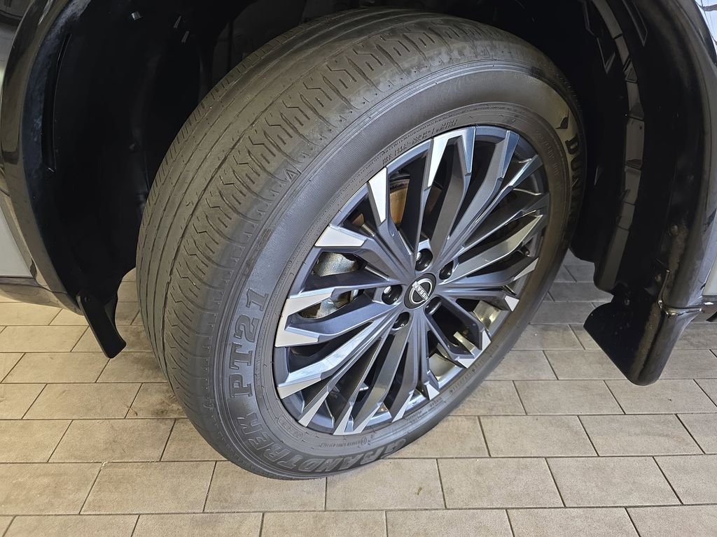 Used 2024 Gray Nissan Platinum image 35