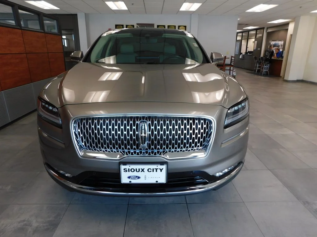 Used 2021 Mocha Lincoln Reserve image 2