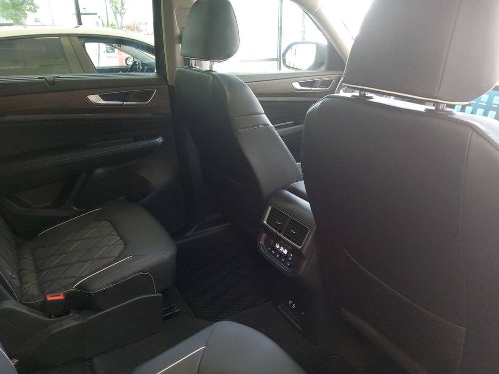 Used 2026  Volkswagen 2.0T SEL Premium R-Line image 17