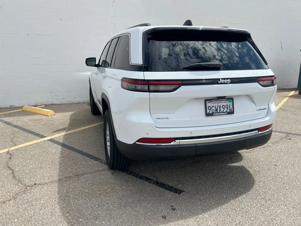 Used 2023 Bright White Clearcoat Jeep Laredo image 4