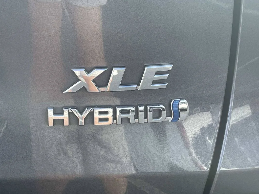 Used 2022 Gray Toyota XLE image 10