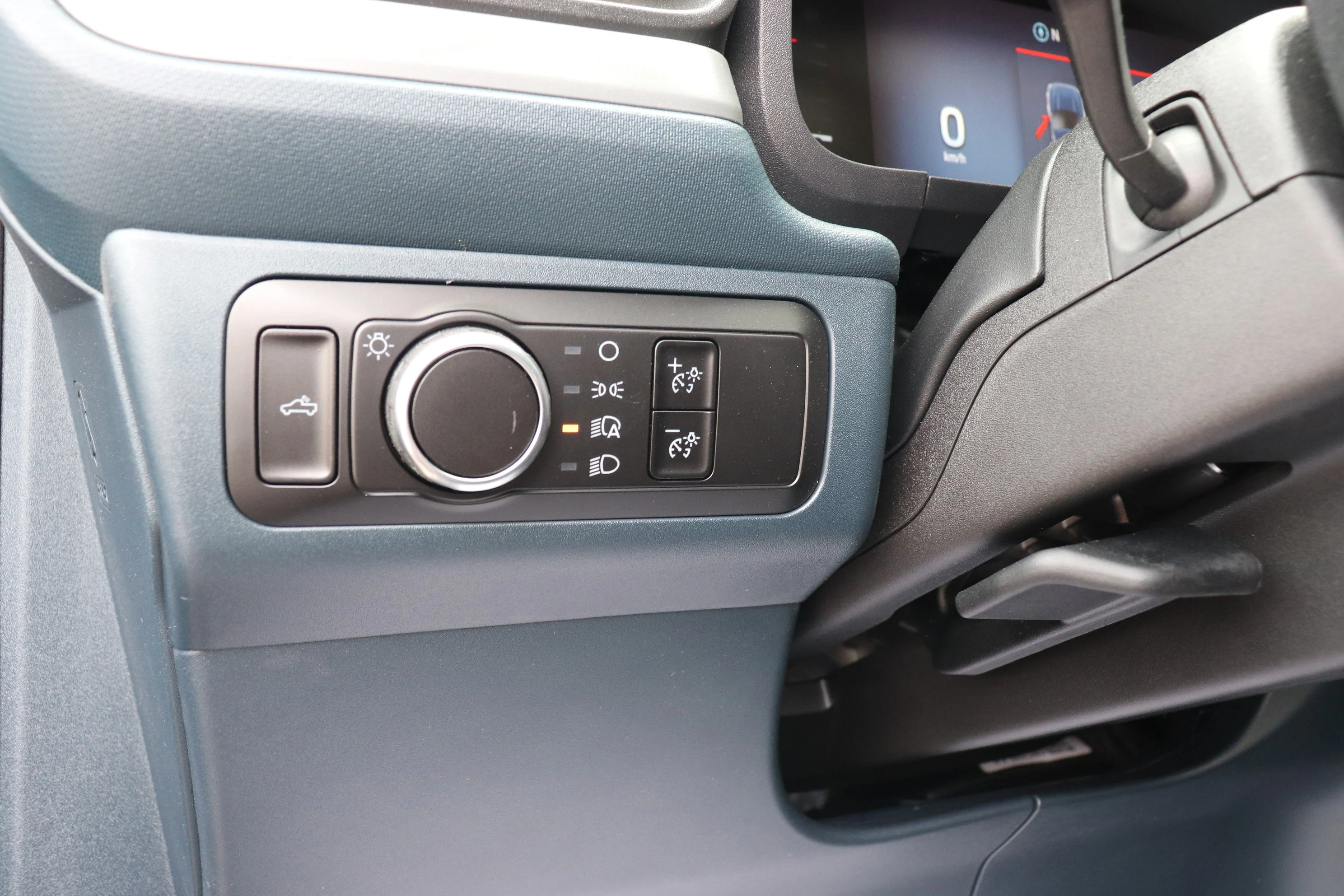 New 2026 CARBONIZED GREY METALLIC Ford Tremor image 9