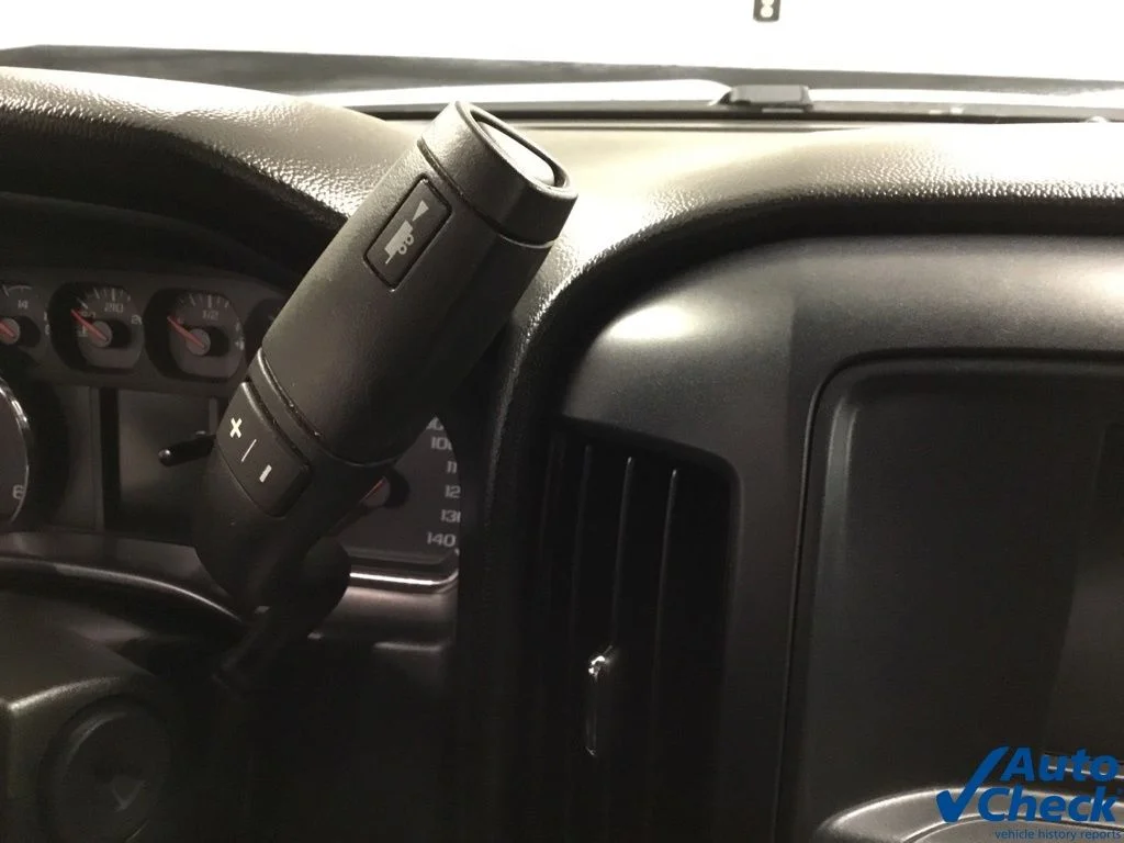 Used 2018 White GMC Base image 41