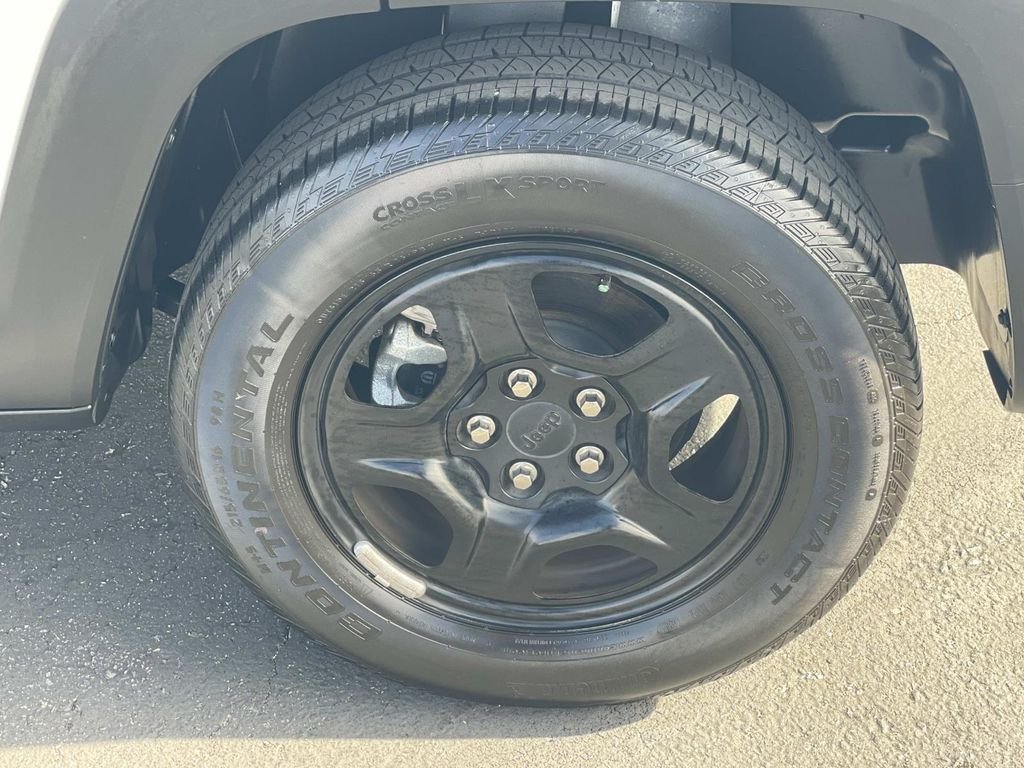 Used 2022 White Jeep Sport image 6