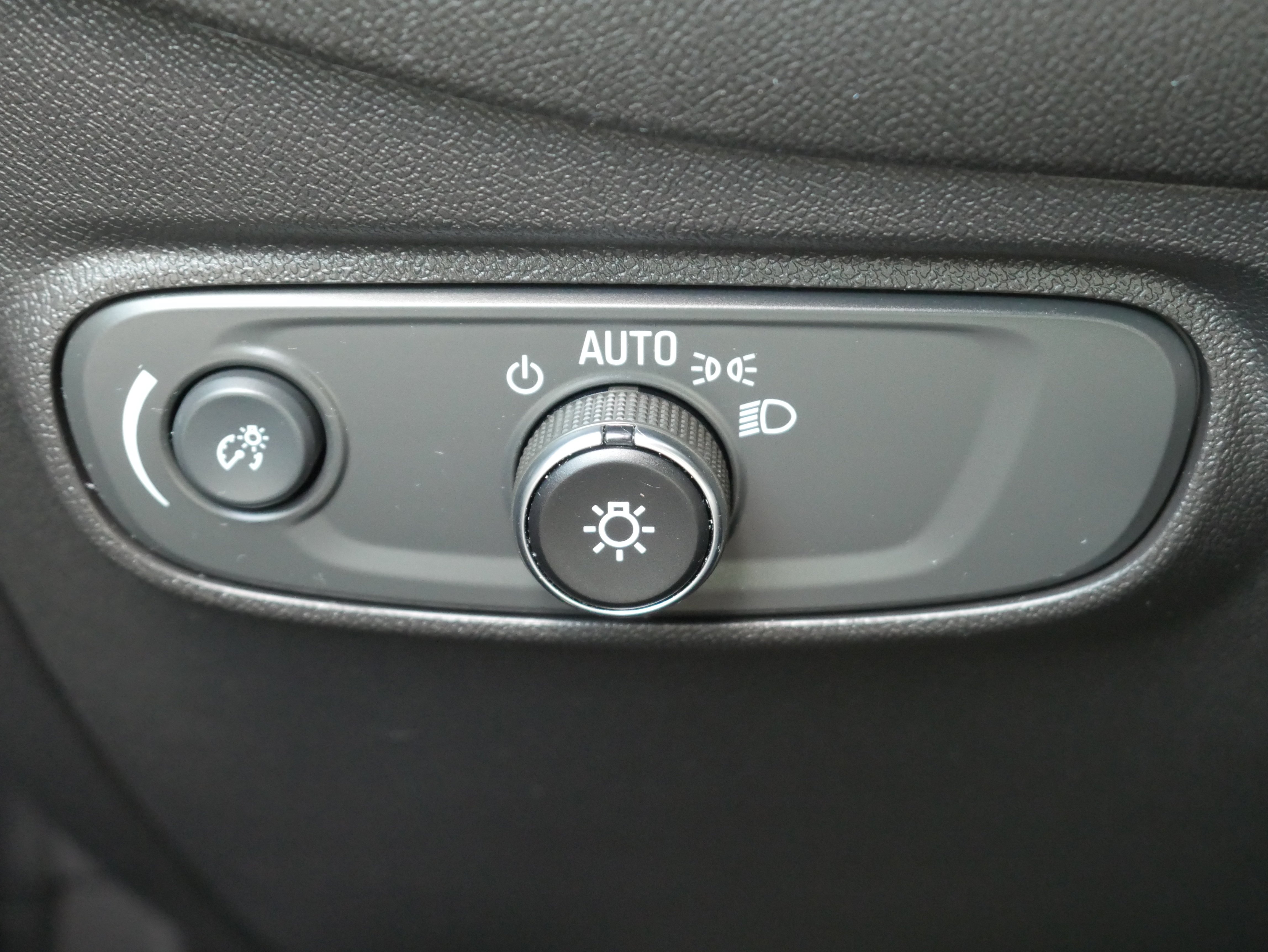 Used 2024 Summit White Chevrolet LT image 28