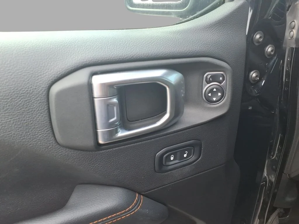 Used 2022 Black Jeep Mojave image 14