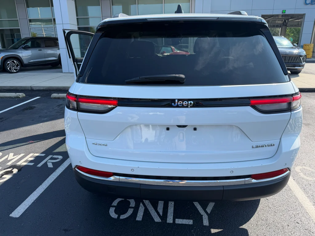 Used 2023 White Jeep Limited image 7
