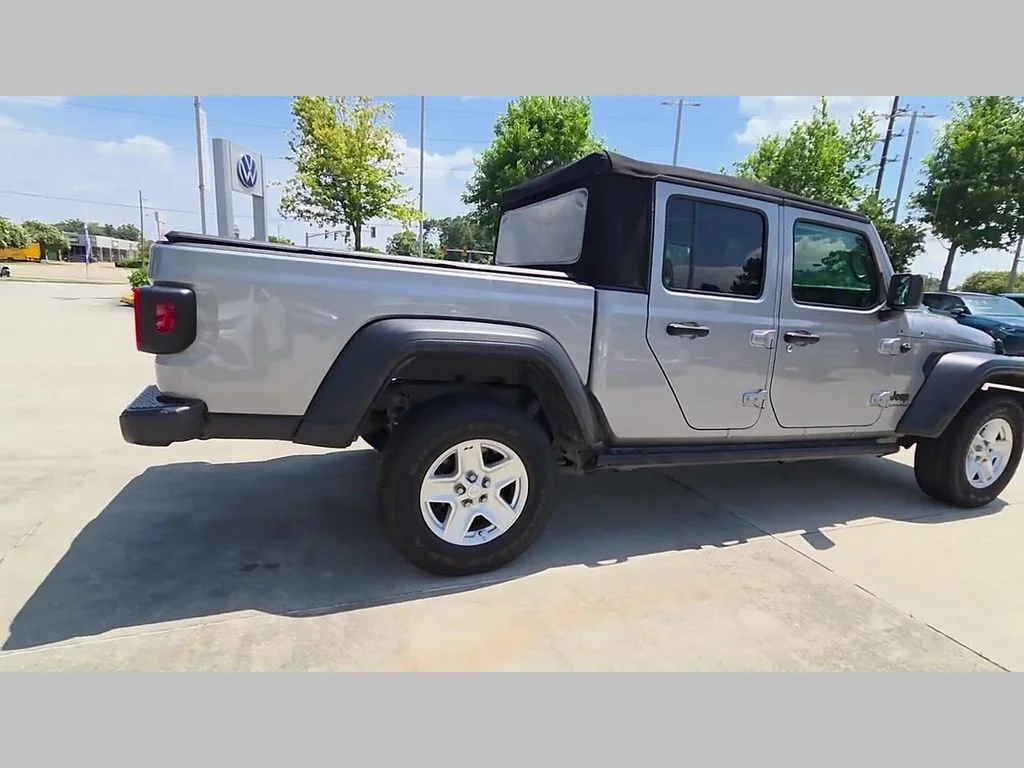 Used 2020 Silver Jeep Sport image 34