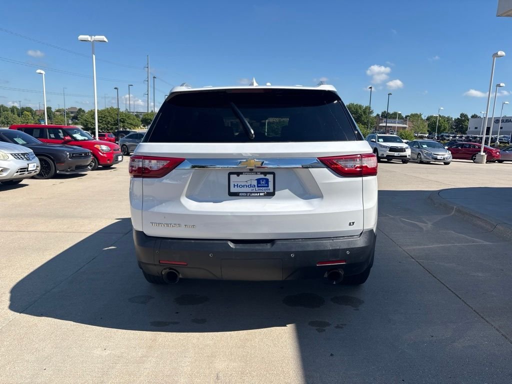 Used 2018 Iridescent Pearl Tricoat Chevrolet LT Cloth w/1LT image 6