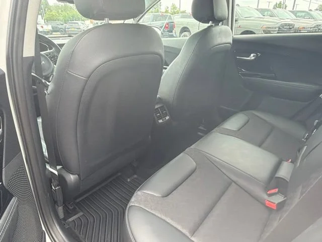 Used 2022 Snow White Pearl Kia EX image 15