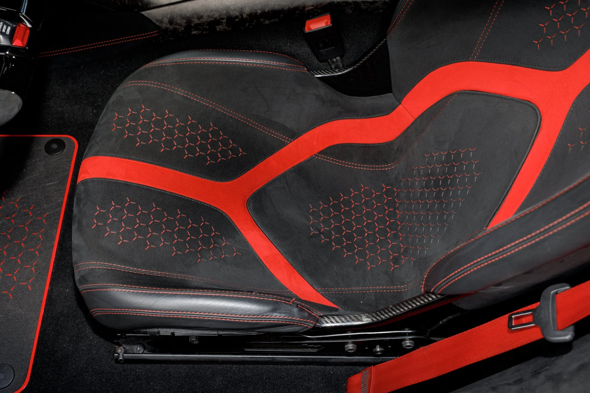 Used 2018  Lamborghini Performante image 24