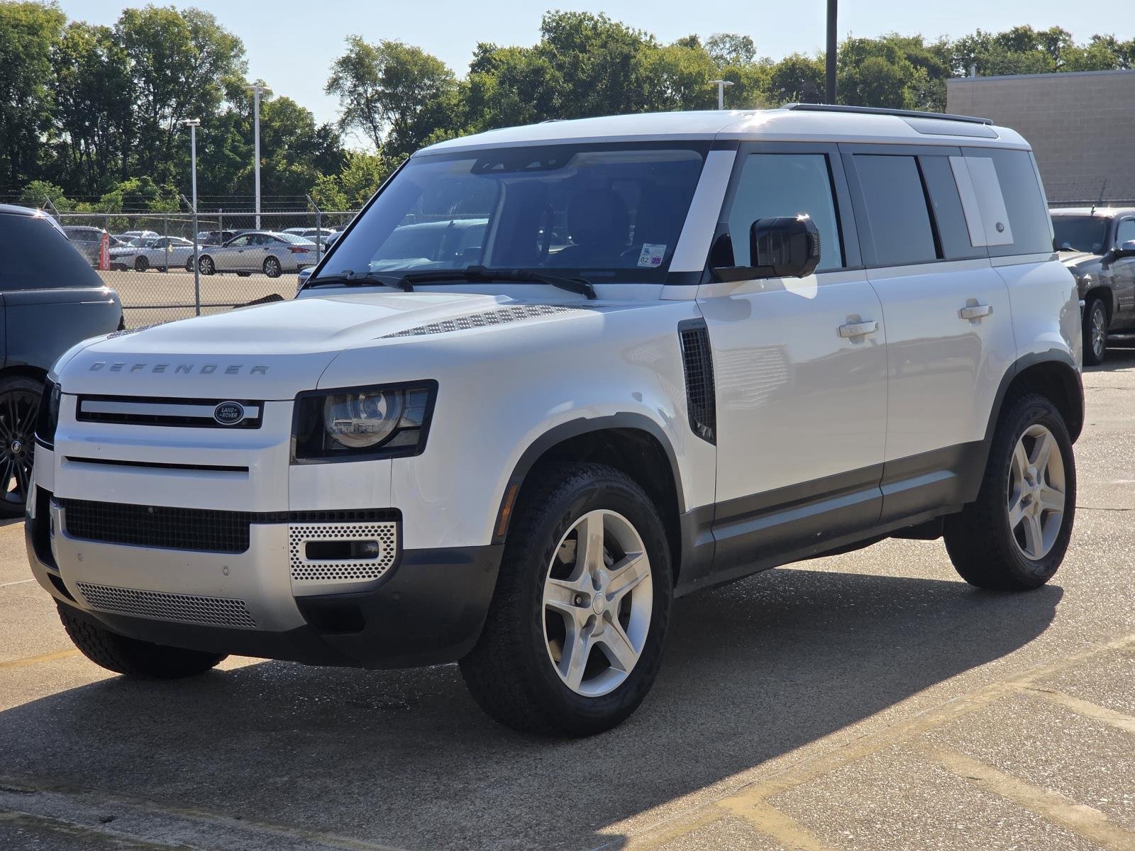 Used 2021 Fuji White Land Rover SE image 1
