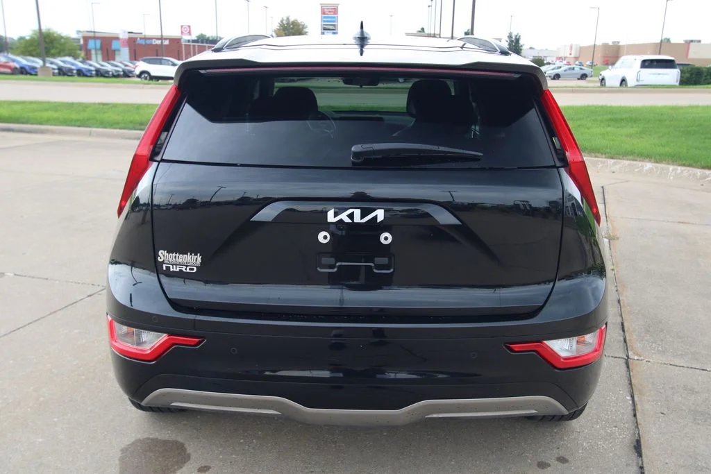 Used 2023 Black Kia Wind image 16