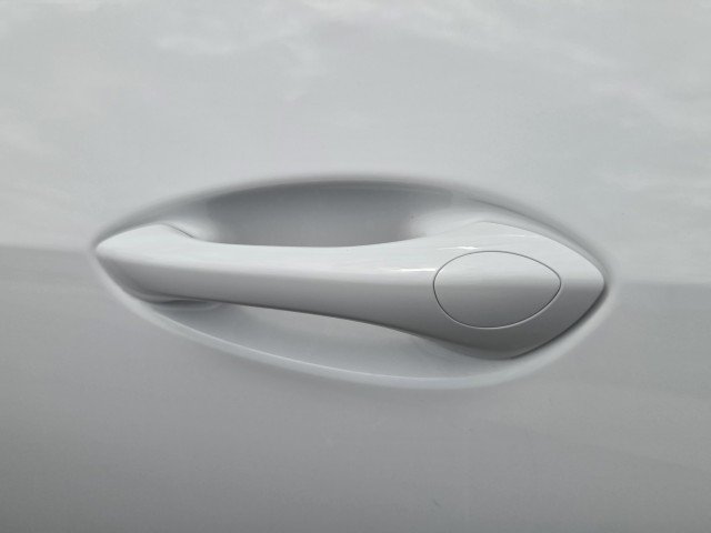 New 2026 Summit White Chevrolet 1RS image 9