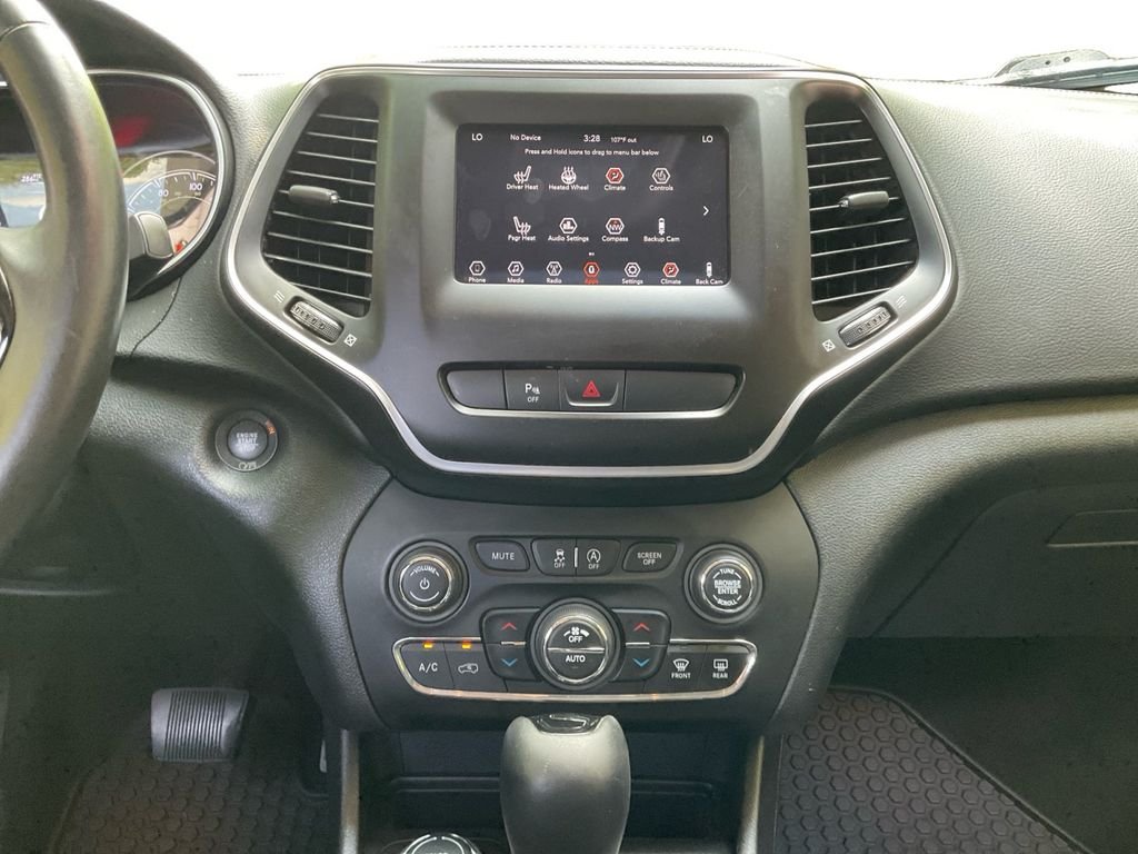 Used 2019 Black Jeep Latitude Plus image 12