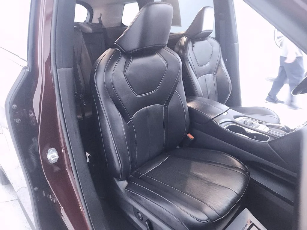Used 2024 Red INFINITI LUXE image 26