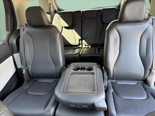 Used 2022 Gray Kia LXS image 33