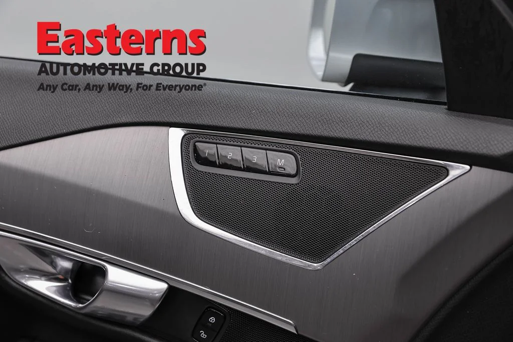 Used 2022 Gray Volvo T5 Momentum image 20