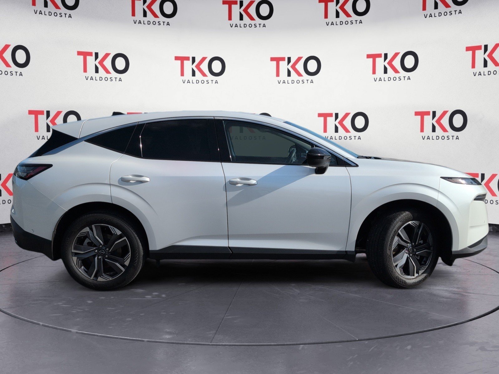 Used 2025 Everest White Pearl Tricoat Nissan SV image 3