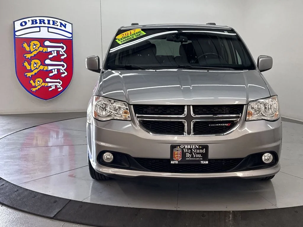 Used 2017 Billet Clearcoat Dodge SXT image 10