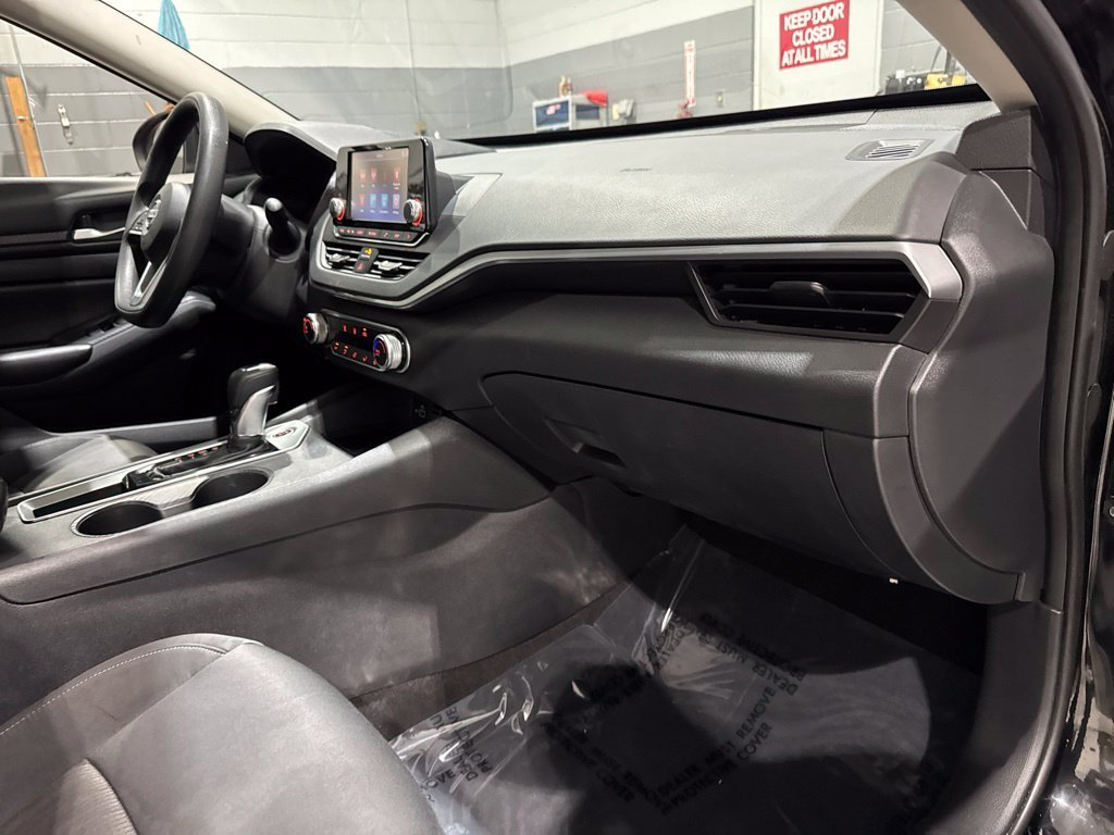 Used 2022 Black Nissan 2.5 S image 21