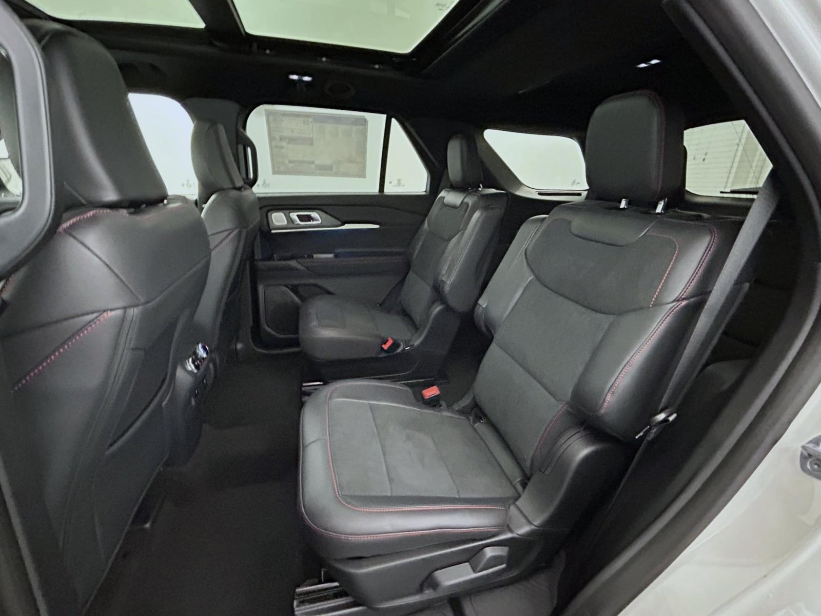 New 2027 Star White Metallic Tri-Coat Ford ST image 21