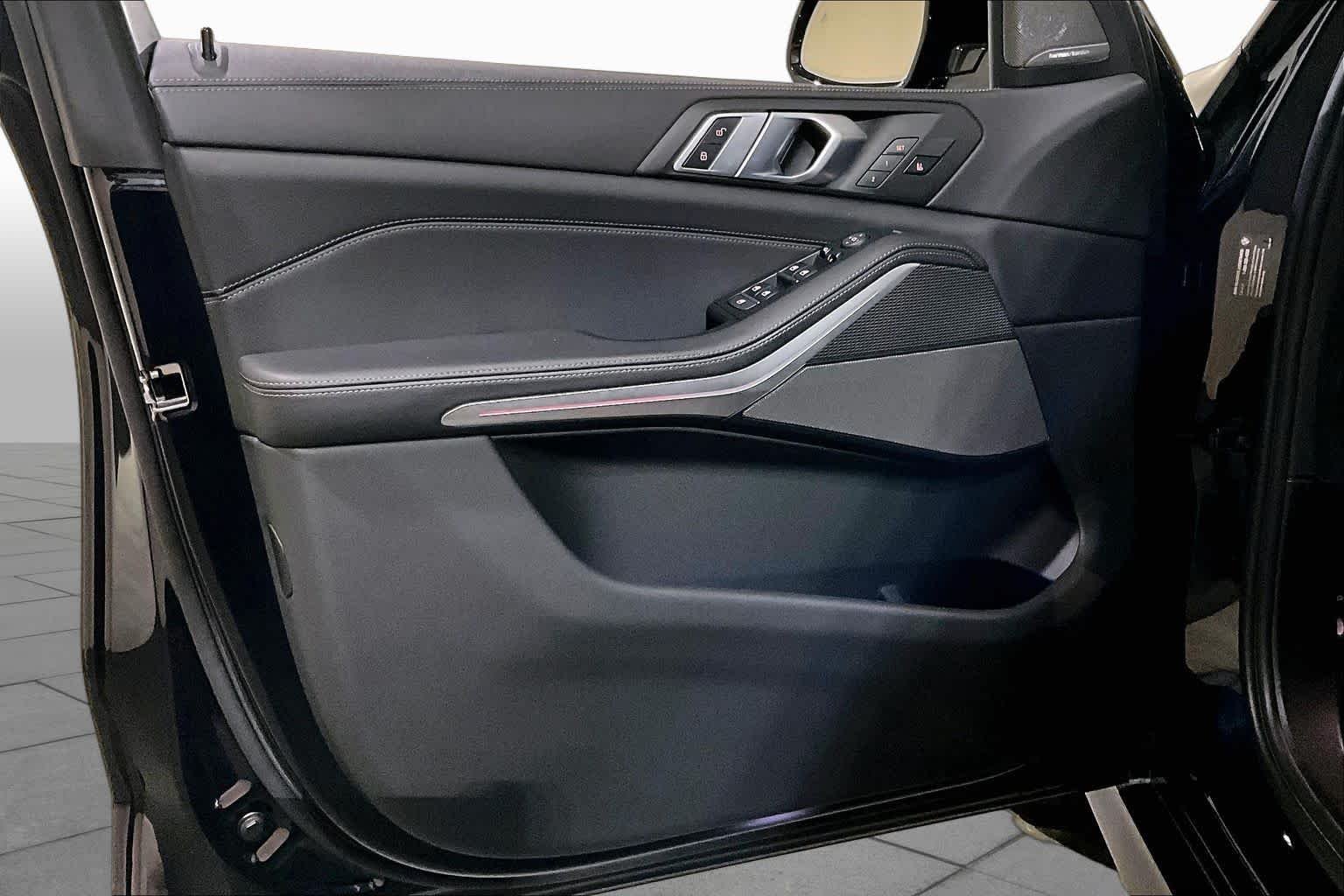 Used 2021 Carbon Black Metallic BMW xDrive40i image 42
