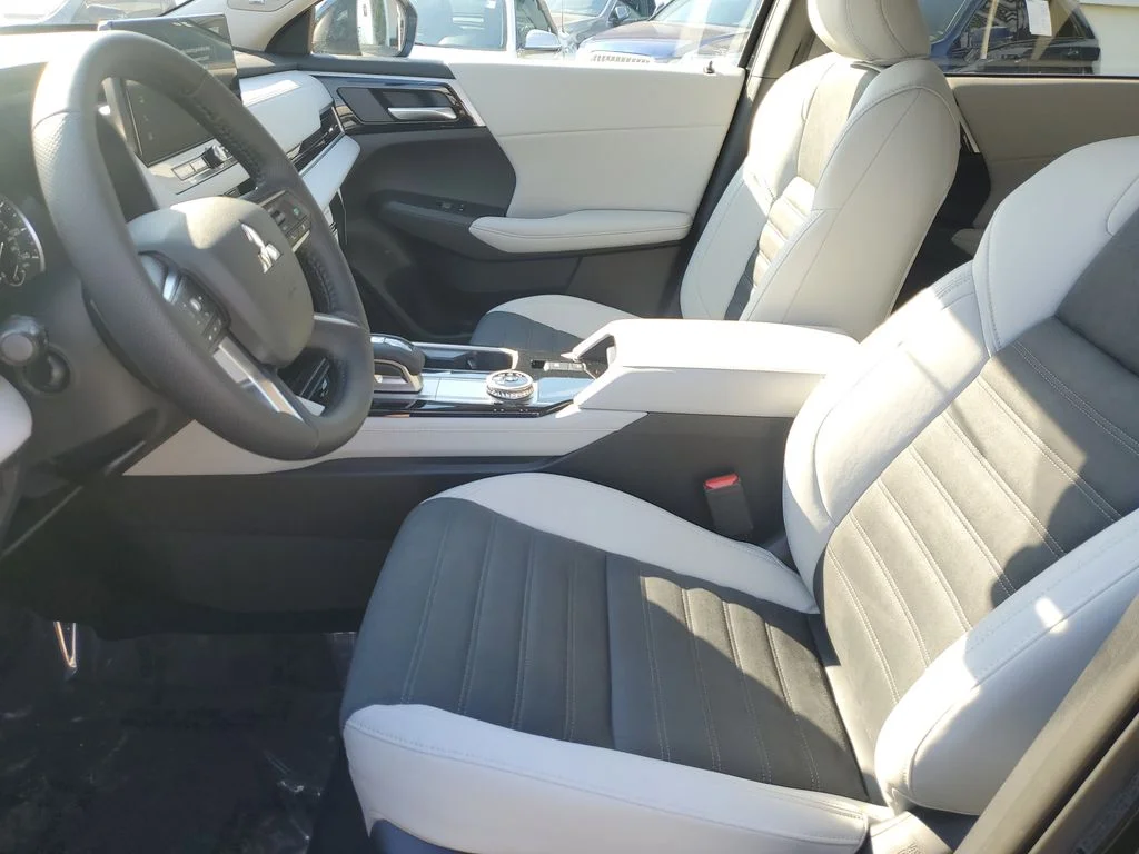 2026 Mitsubishi Outlander SE - Photo 18