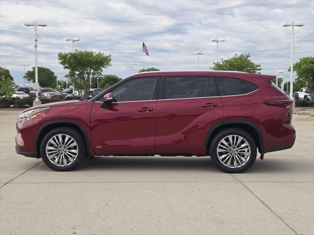 Certified Used 2025 RUBY FLARE PEARL Toyota  image 4