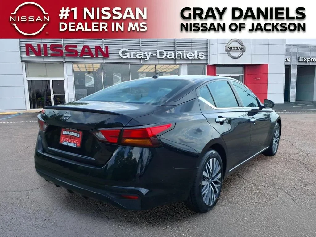 Used 2025 Black Nissan 2.5 SV image 7