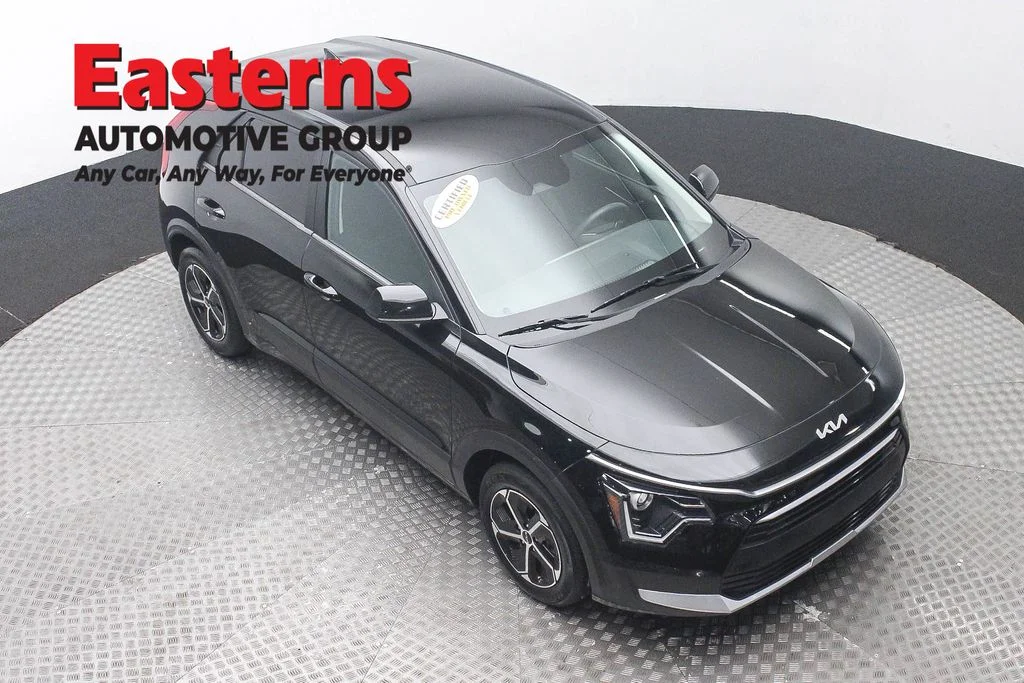 Used 2025 Black Kia LX image 3