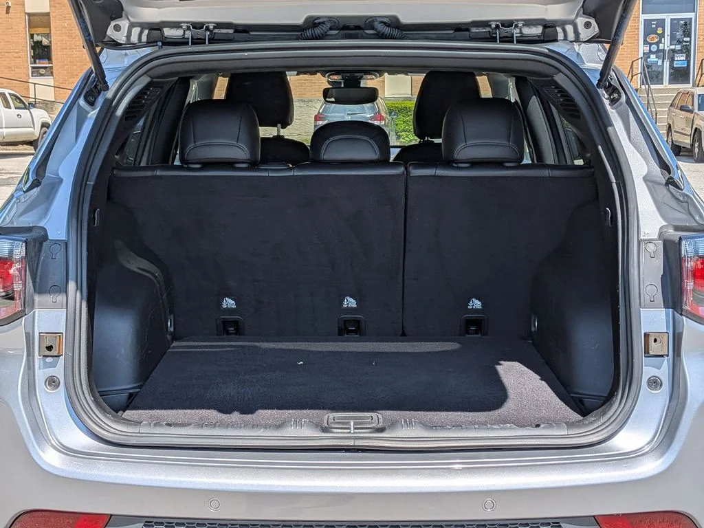 Used 2023 Silver Jeep Limited image 6