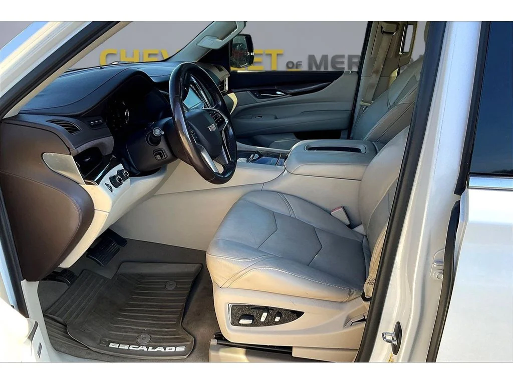 Used 2016 CRYSTAL WHITE TRICOAT Cadillac Luxury Collection image 11