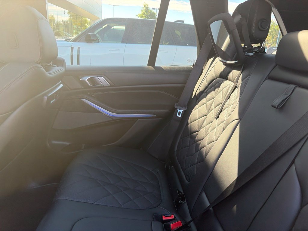 Used 2023 Black Sapphire Metallic BMW xDrive40i image 21