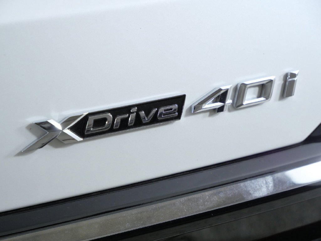 Used 2027 Mineral White Metallic BMW xDrive40i image 13