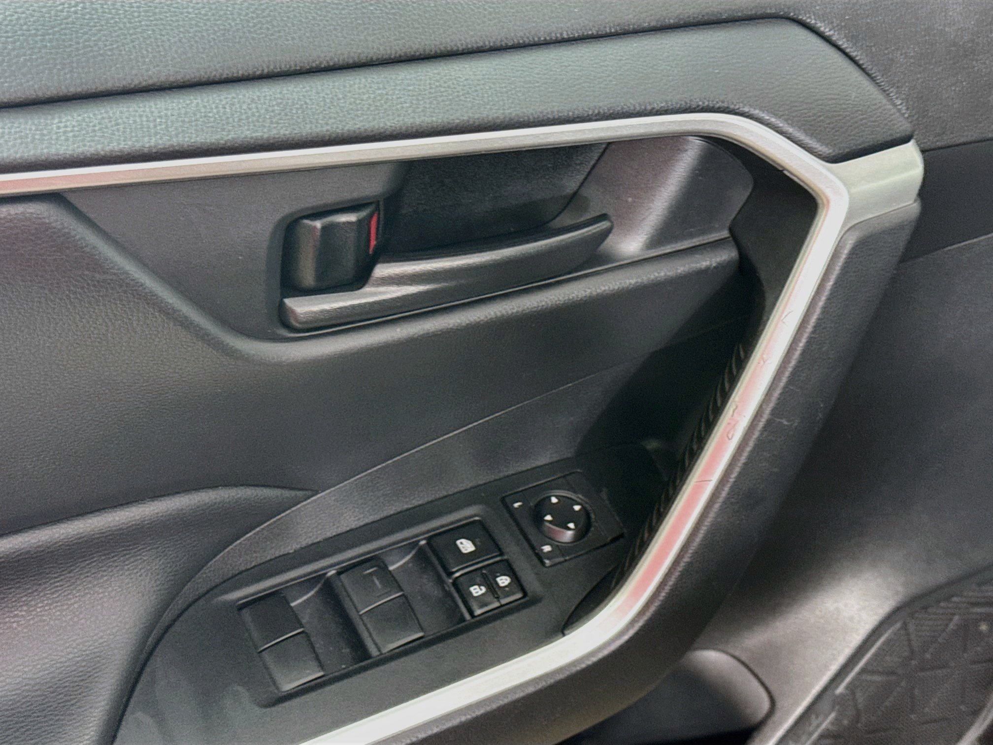 Used 2021 Magnetic Gray Metallic Toyota LE image 16
