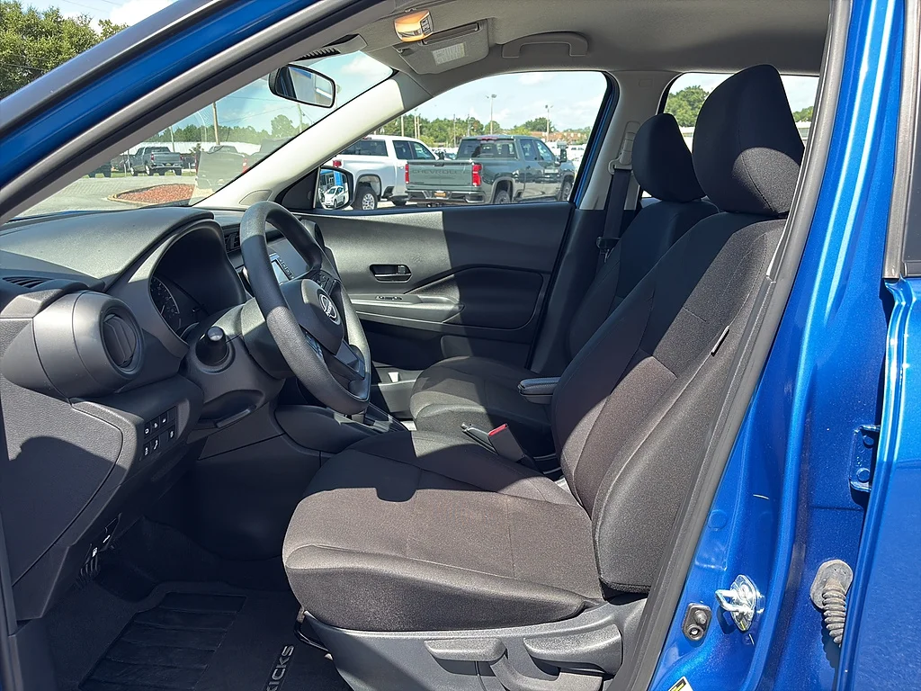 Used 2025 Electric Blue Metallic Nissan  image 14