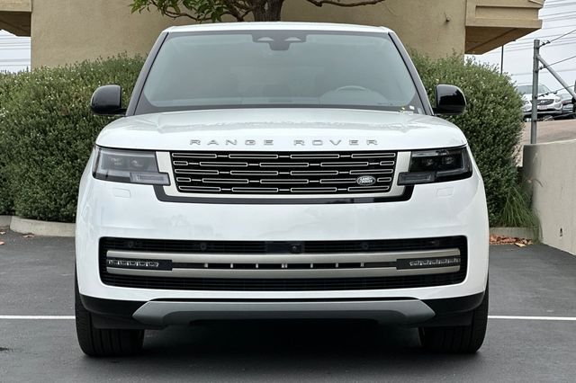 New 2026 Ostuni Pearl White Land Rover SE image 8