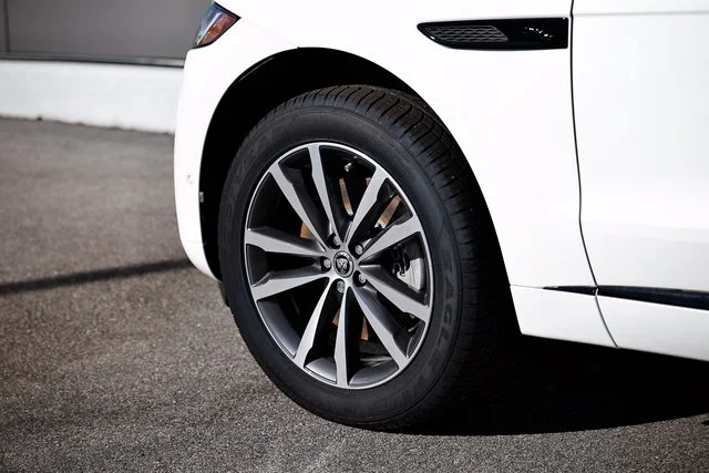 New 2026 White Jaguar P250 R-Dynamic S image 5