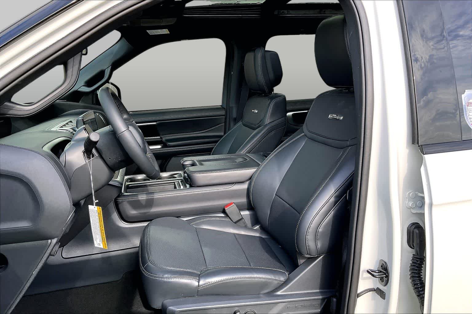 New 2026 Star White Metallic Tri-Coat Ford Platinum® image 6