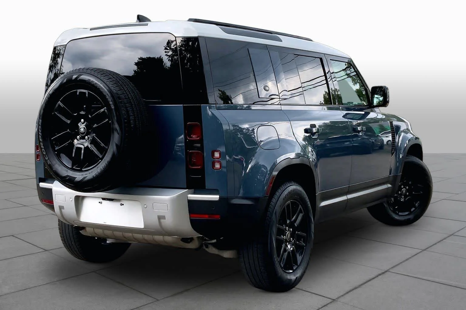 Used 2024 Tasman Blue Metallic Land Rover S image 12