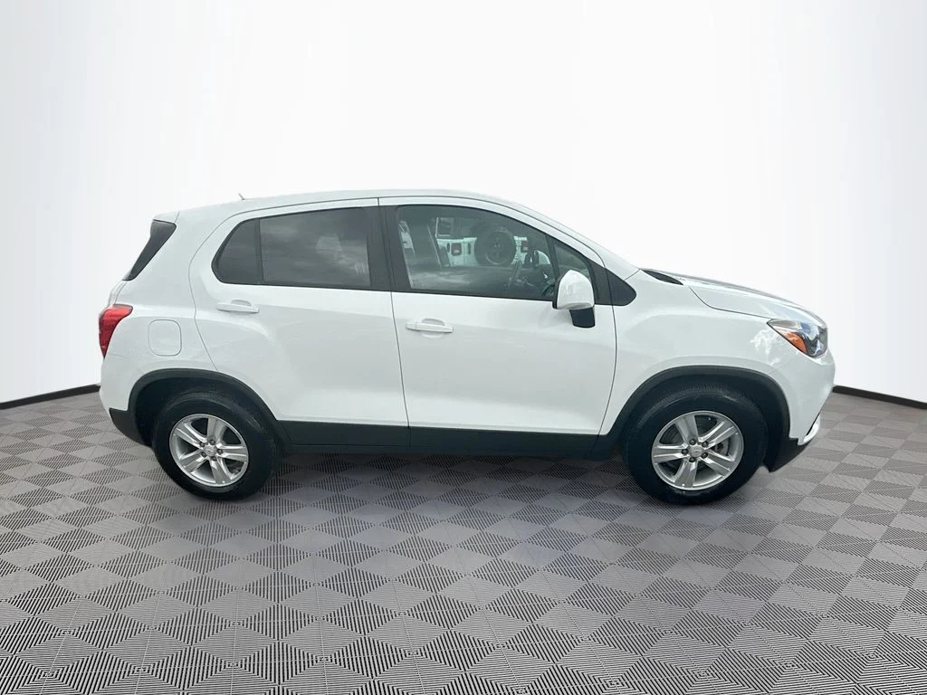 Used 2020 White Chevrolet LS image 9
