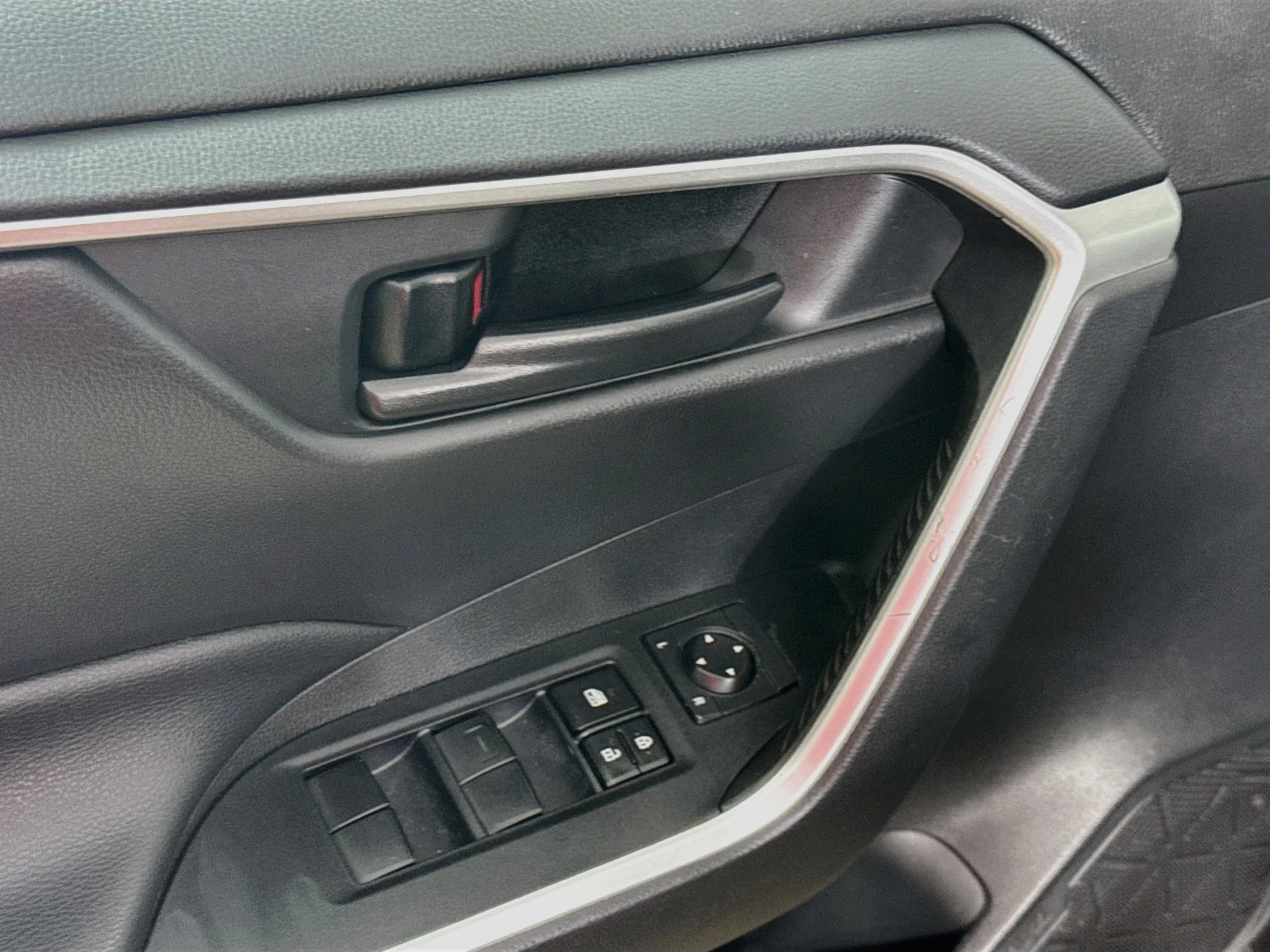 Used 2021 Magnetic Gray Metallic Toyota LE image 16